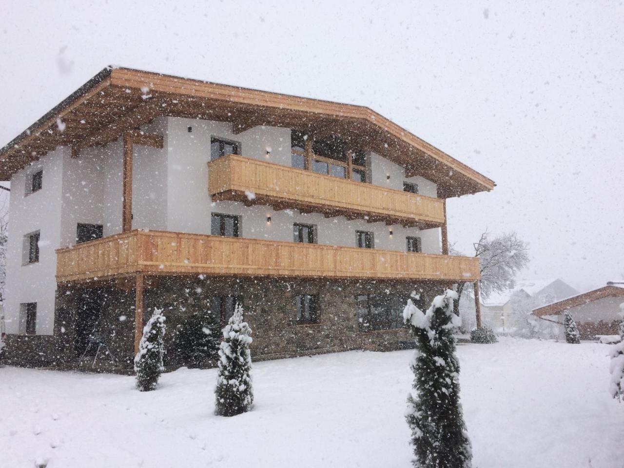 Berghof Zillertal Apartment Fuegen Exterior photo